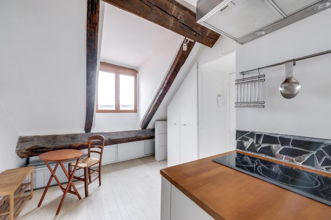 1st - Châtelet Les Halles - Rue Ferronnerie - Id 161 Appartement