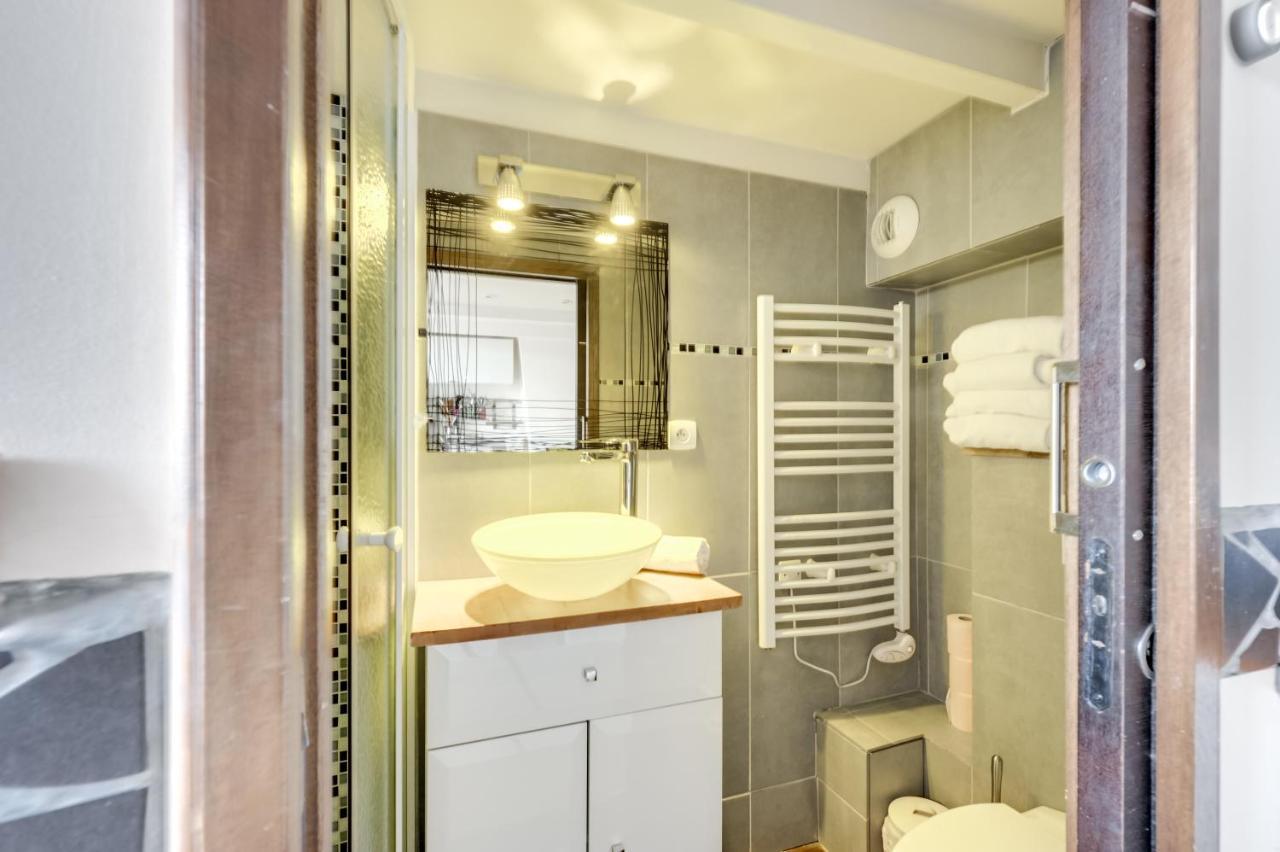 1st - Châtelet Les Halles - Rue Ferronnerie - Id 161 *