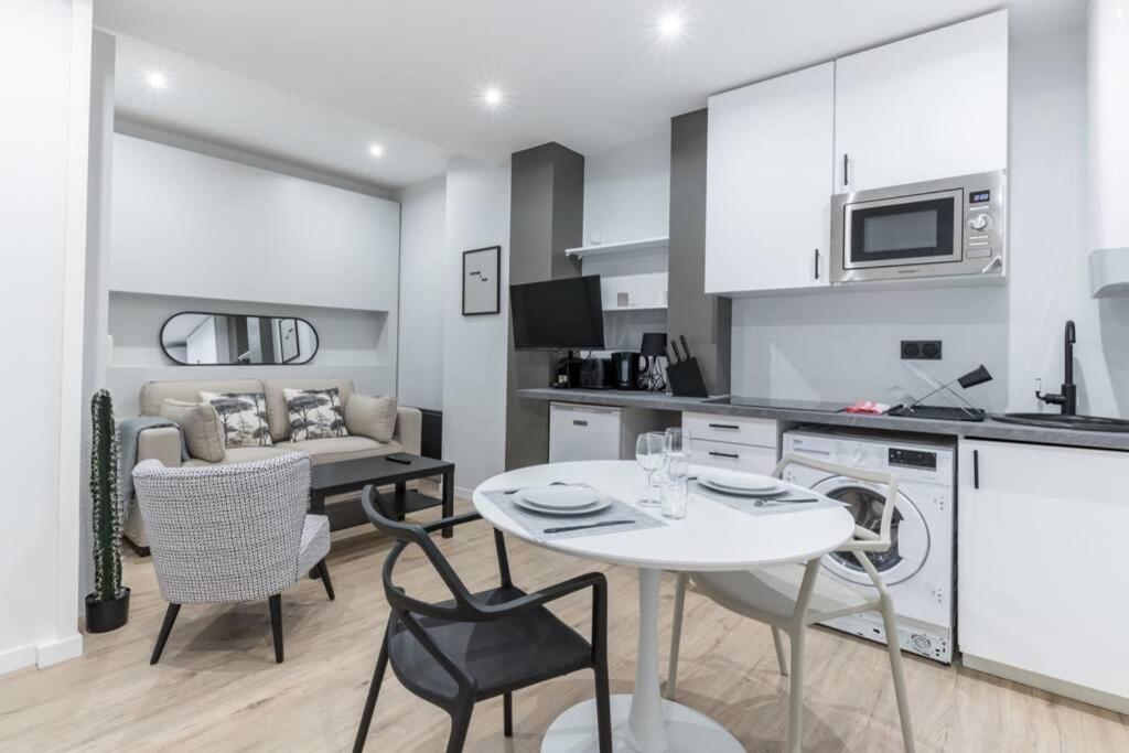 Hsh Versigny-mairie Du 18eme Cosy Studio 2p Paris