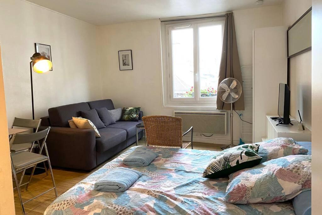 Large, Hyper Central Studio. Historical Apartment Paris
