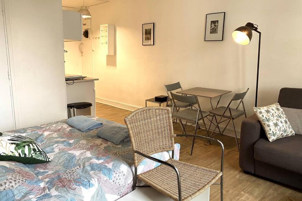 Large, Hyper Central Studio. Historical Apartment
