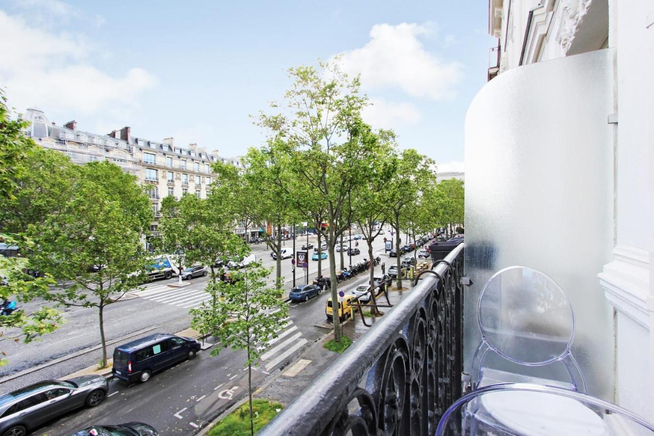 Junior Luxueuse Avec Balcon Et Vue Sur Arc De Triomphe Couette-café Paris