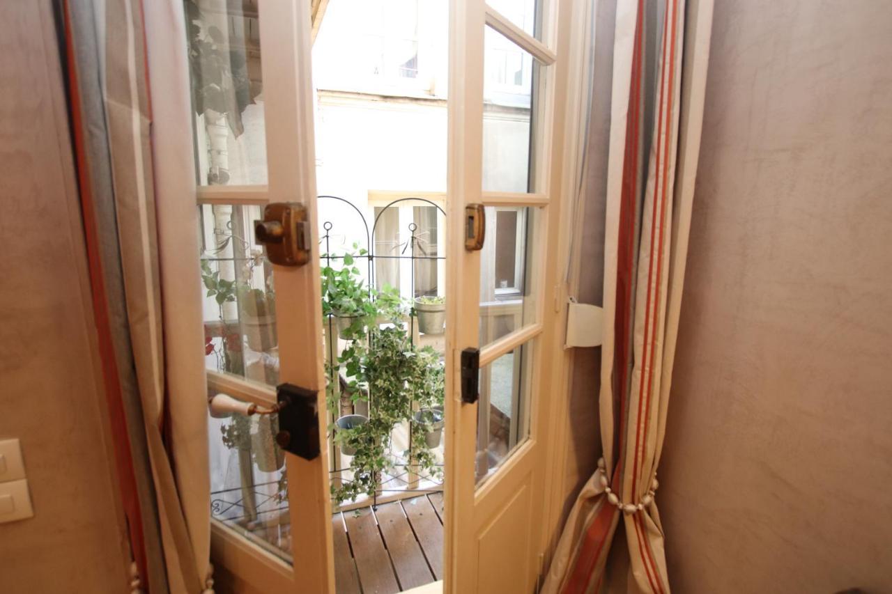 Apartment Victoires Louvre By B'your Paris
