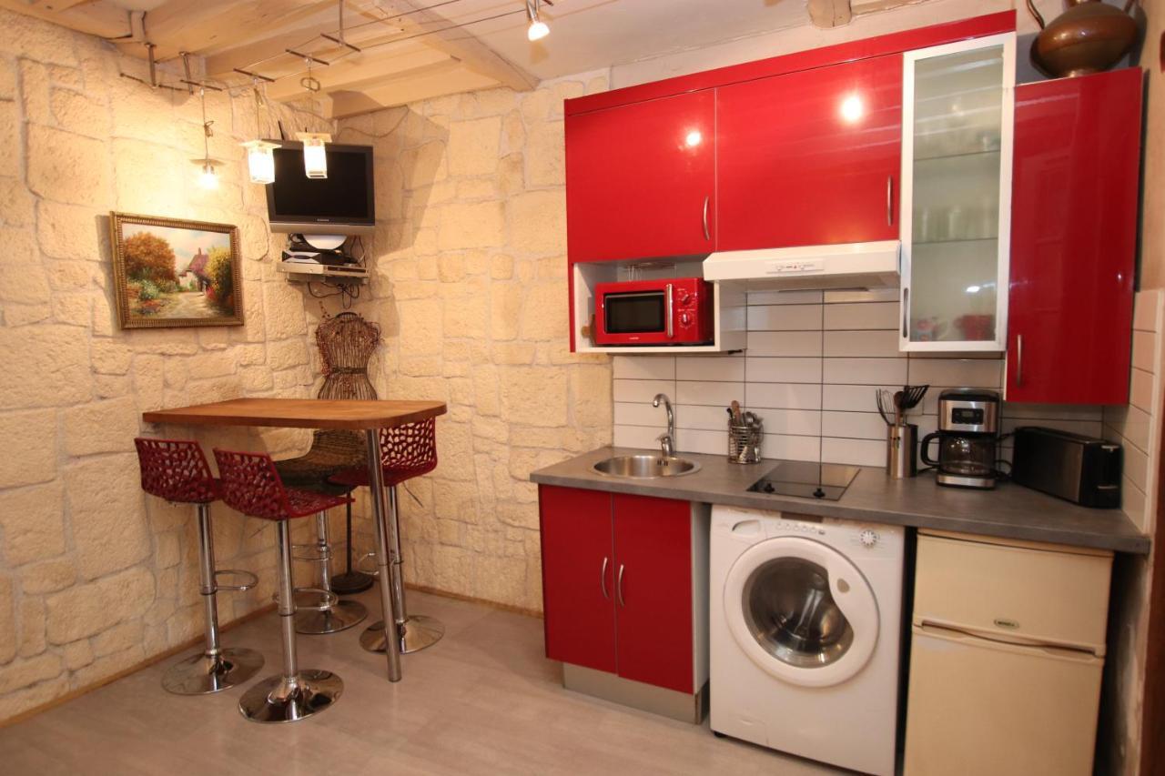 Apartment Victoires Louvre By B'your Paris