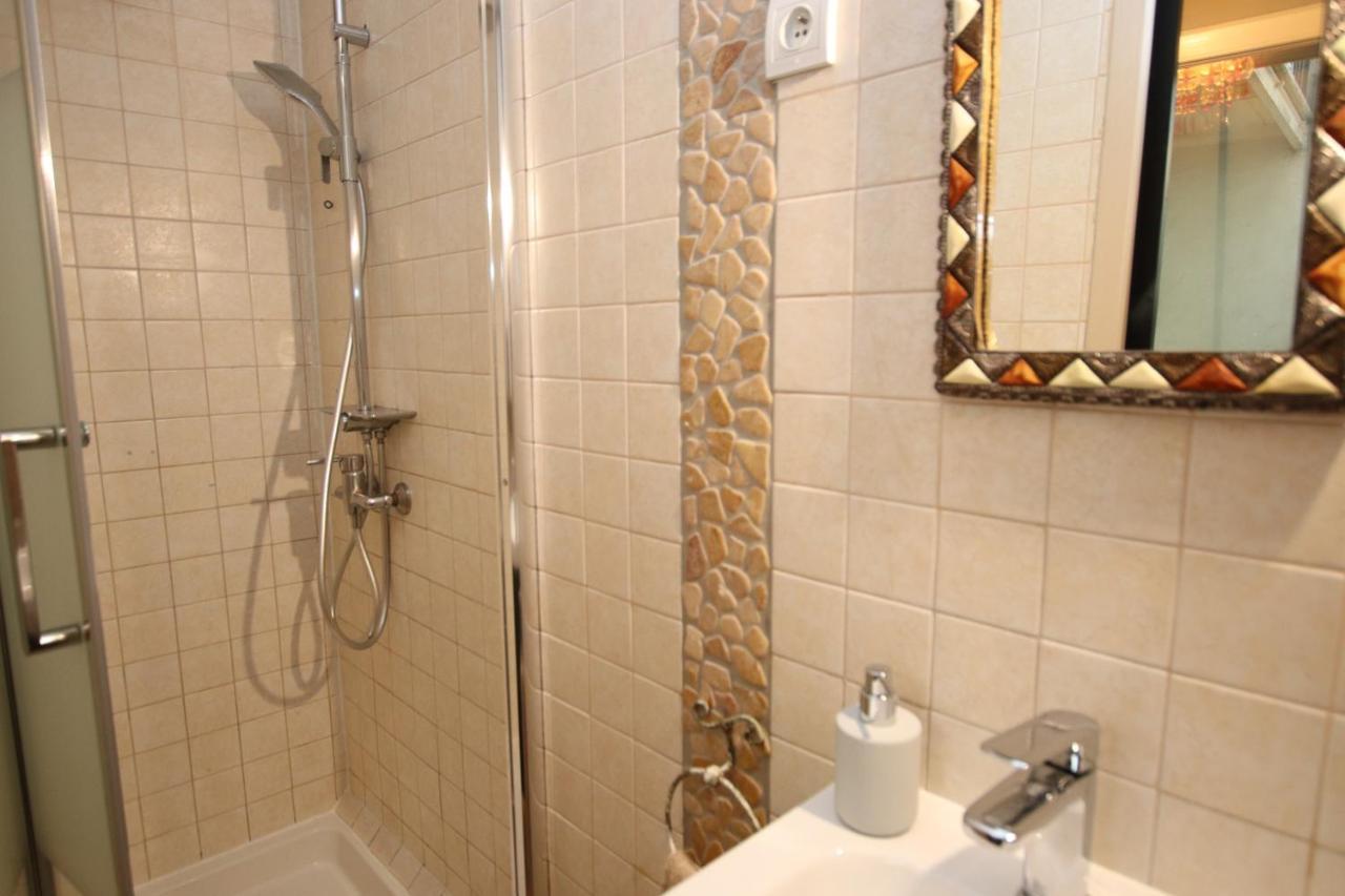 Apartment Victoires Louvre By B'your Paris
