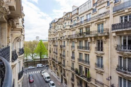 Cmg * Paris
