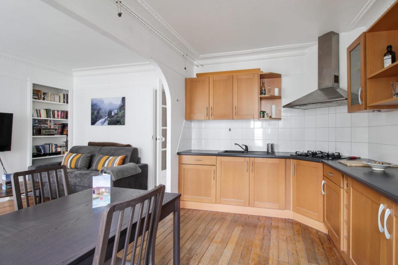 Apartment Charming Flat With Balcony In The Centre Of - Welkeys