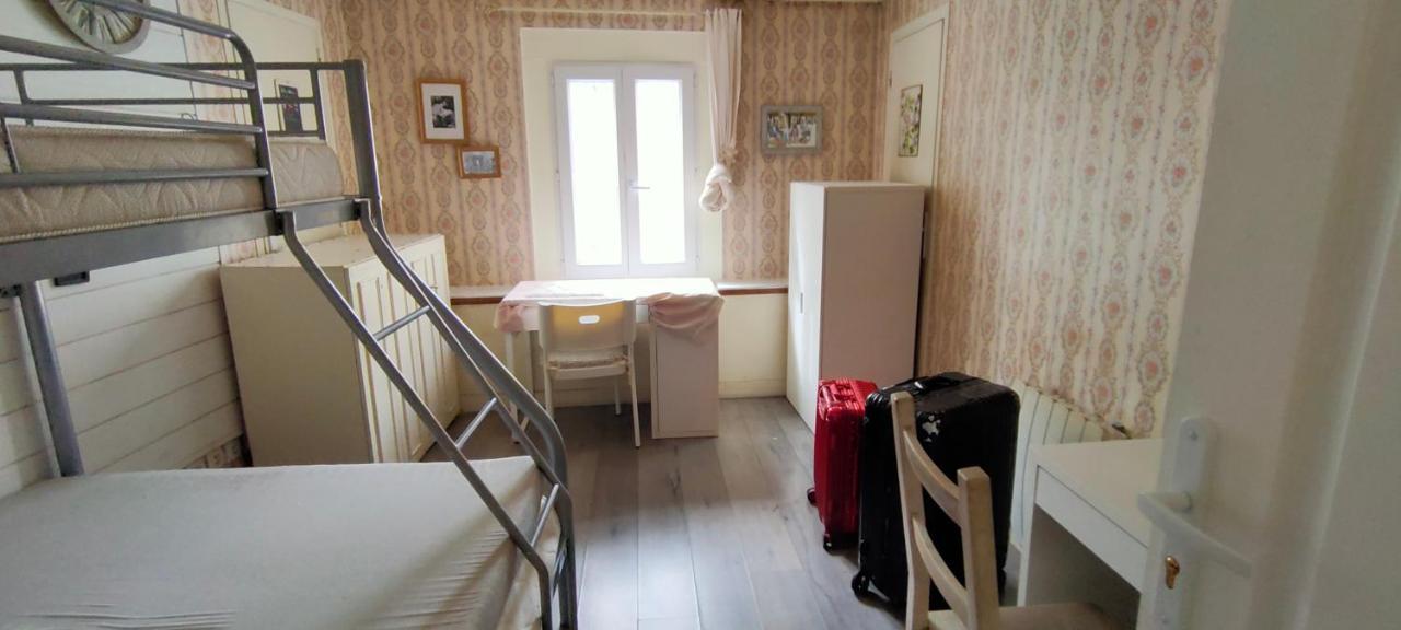 Fleur De Hostel *