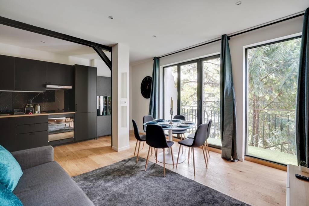 Luxury Republique Apartment
