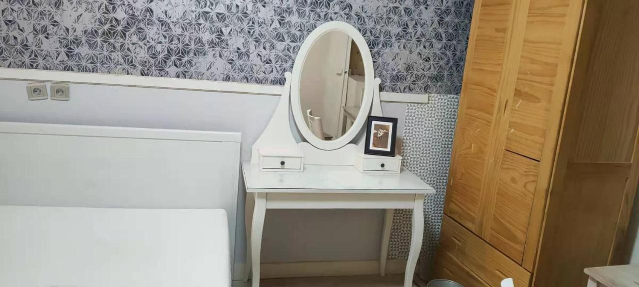 Fleur De Hostel *
