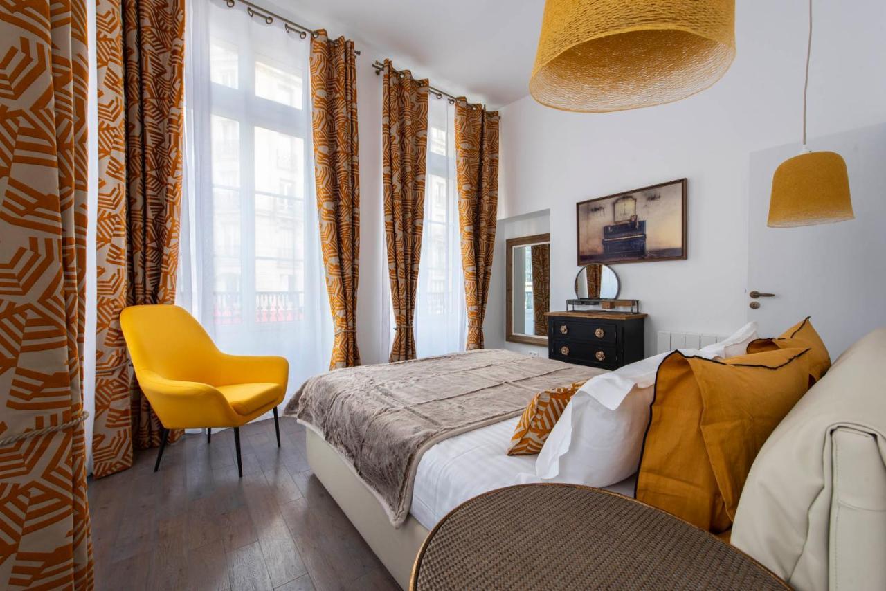 Semaphore Apartment Paris