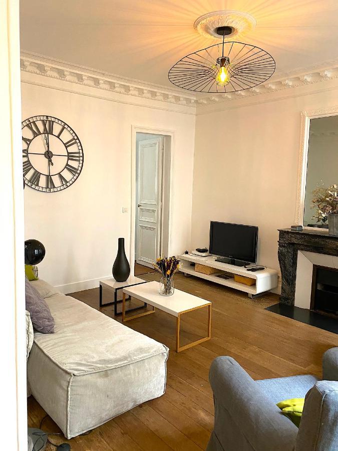 Real Parisian With 2 Bedrooms And Ac Apartment
