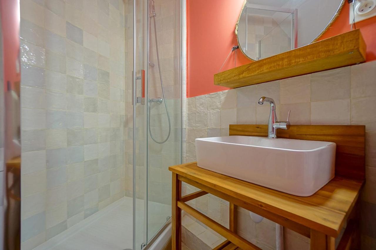Beautiful Bright Near The Marais Apartment *