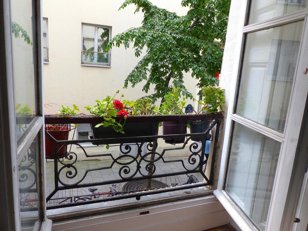 Real Parisian With 2 Bedrooms And Ac Apartment Paris