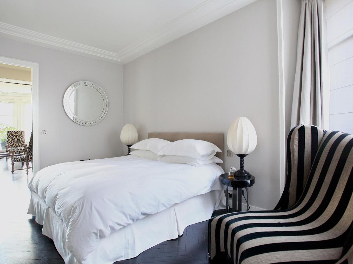 Apartment Outstanding 2 Bedrooms With A Terrific Eiffel Tower View