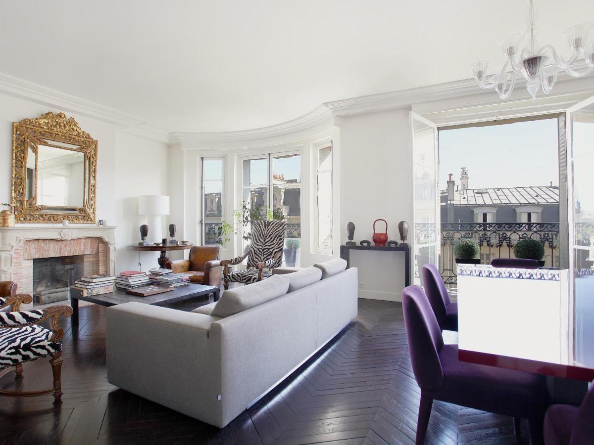 Apartment Outstanding 2 Bedrooms With A Terrific Eiffel Tower View *