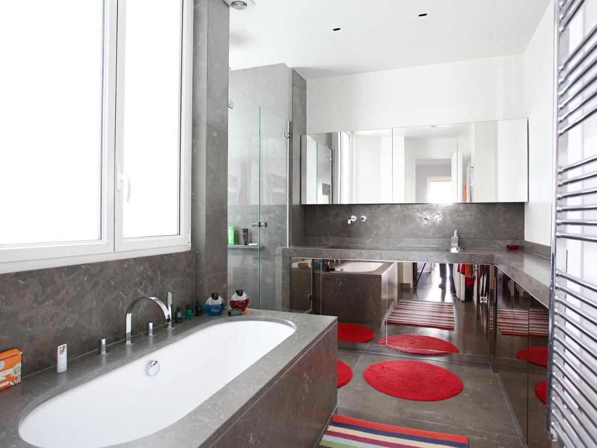 Outstanding 2 Bedrooms With A Terrific Eiffel Tower View * Paris