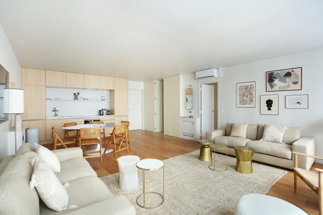 In The Center Of By Prestige Appartement Paris
