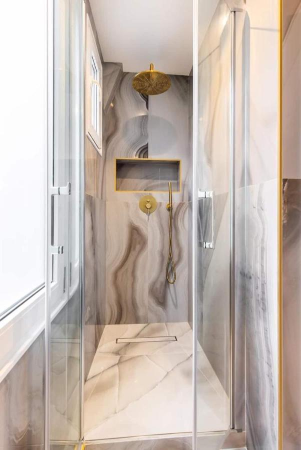 Newly Rebuilt By Architect - Center Of Paris