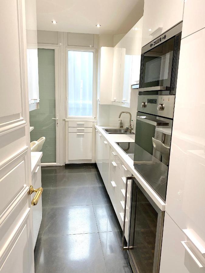 Apartment Outstanding 2 Bedrooms With A Terrific Eiffel Tower View Paris