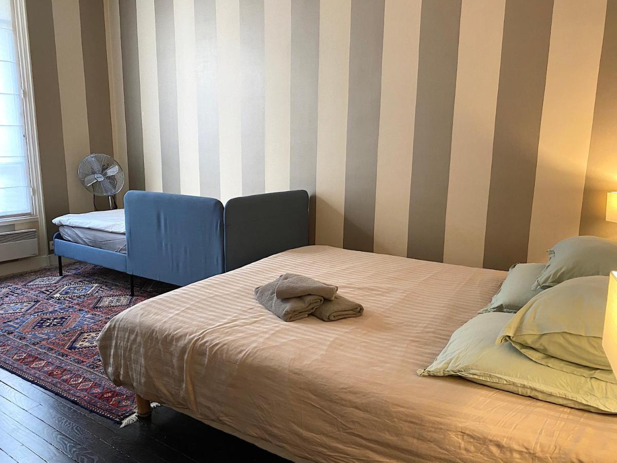 Apartment Outstanding 2 Bedrooms With A Terrific Eiffel Tower View Paris