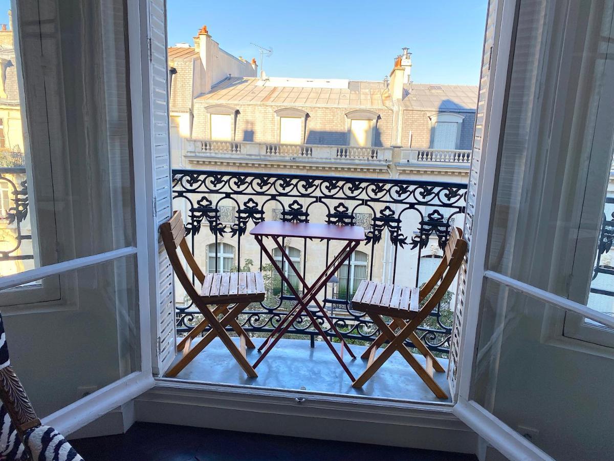Outstanding 2 Bedrooms With A Terrific Eiffel Tower View Apartment Paris