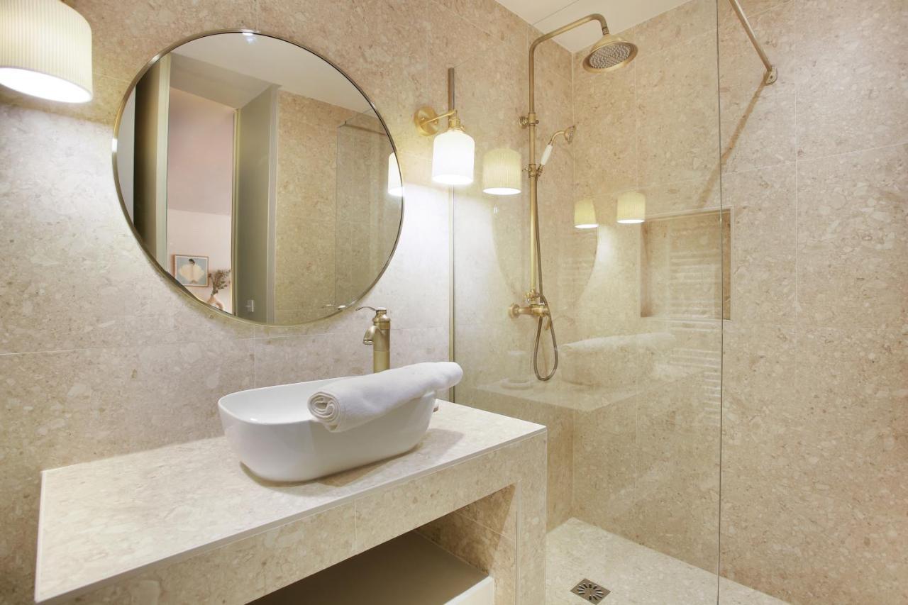 In The Center Of By Prestige Appartement Paris