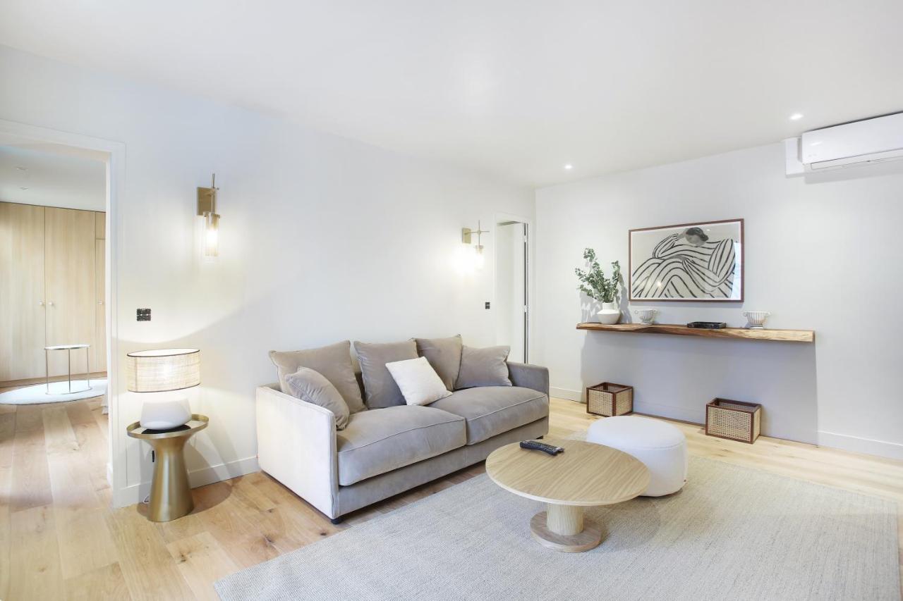 Appartement In The Center Of By Prestige Paris