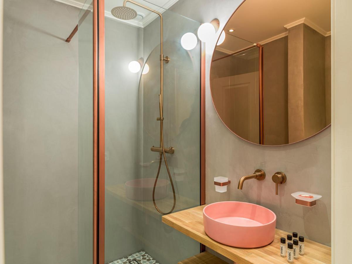 Pink & Wood Cocoon Apartment *