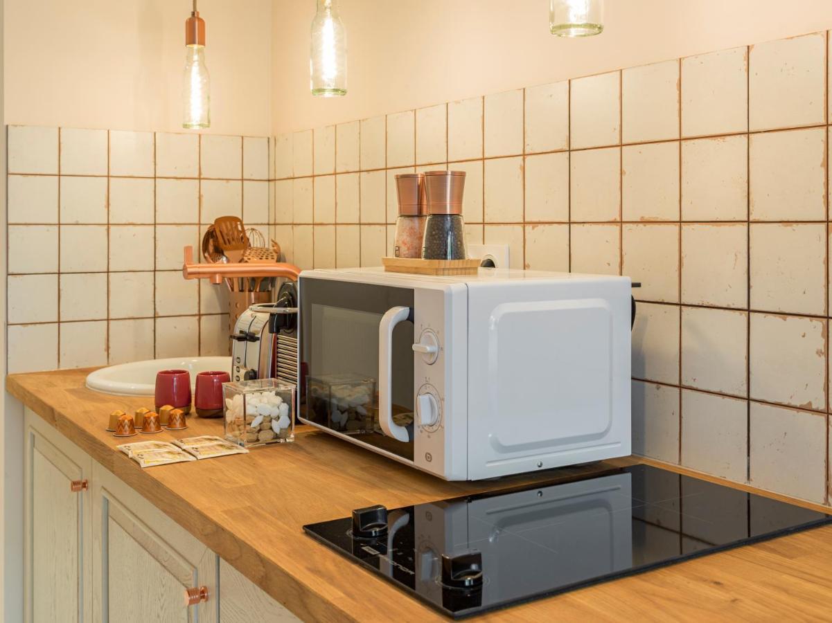 Pink & Wood Cocoon Apartment *