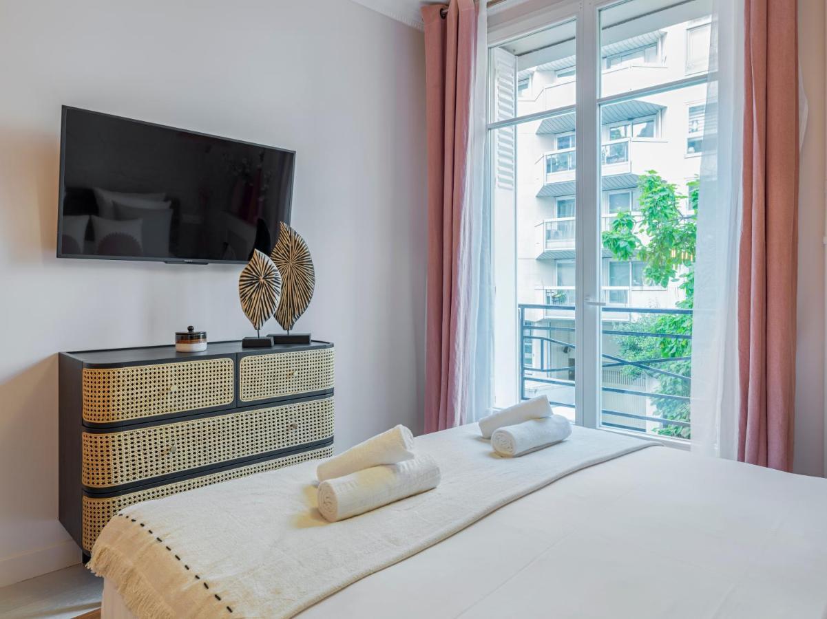 Apartment Pink & Wood Cocoon