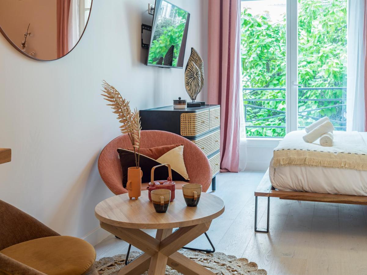 Apartment Pink & Wood Cocoon Paris
