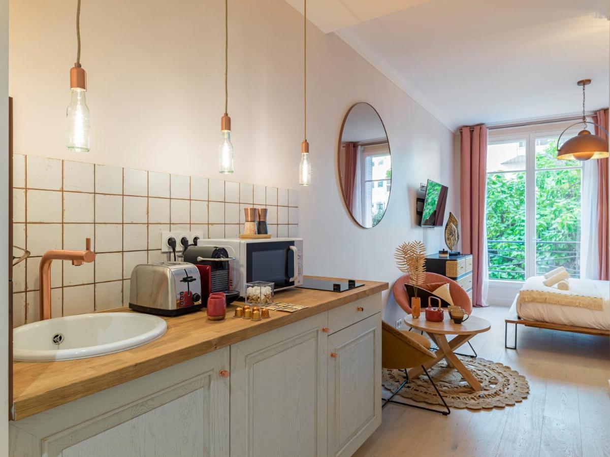 Apartment Pink & Wood Cocoon Paris