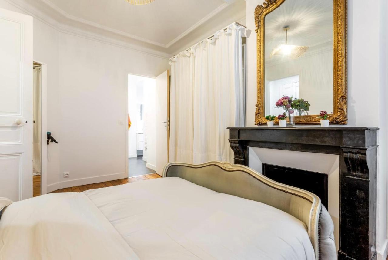 Abbesses - Superbe Avec Cheminees Paris