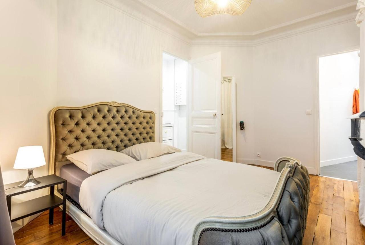 Abbesses - Superbe Avec Cheminees Apartment