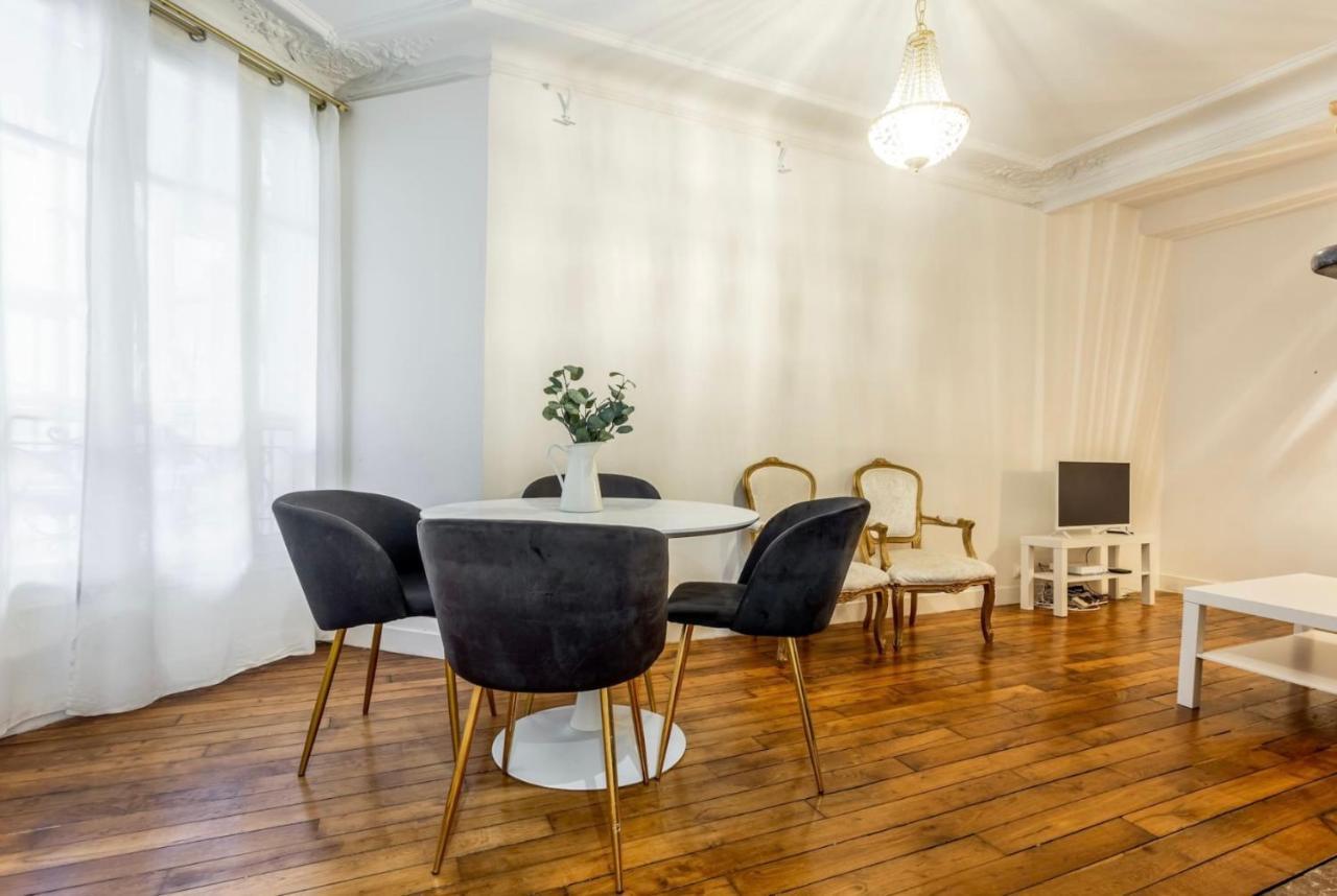 Apartment Abbesses - Superbe Avec Cheminees Paris
