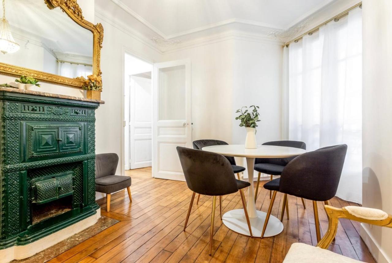 Abbesses - Superbe Avec Cheminees Paris