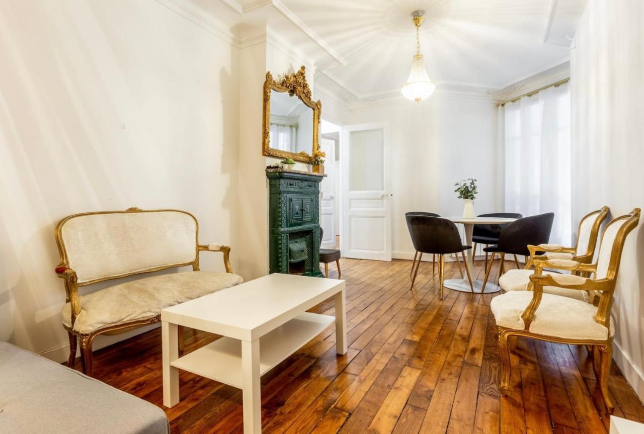 Abbesses - Superbe Avec Cheminees Apartment Paris