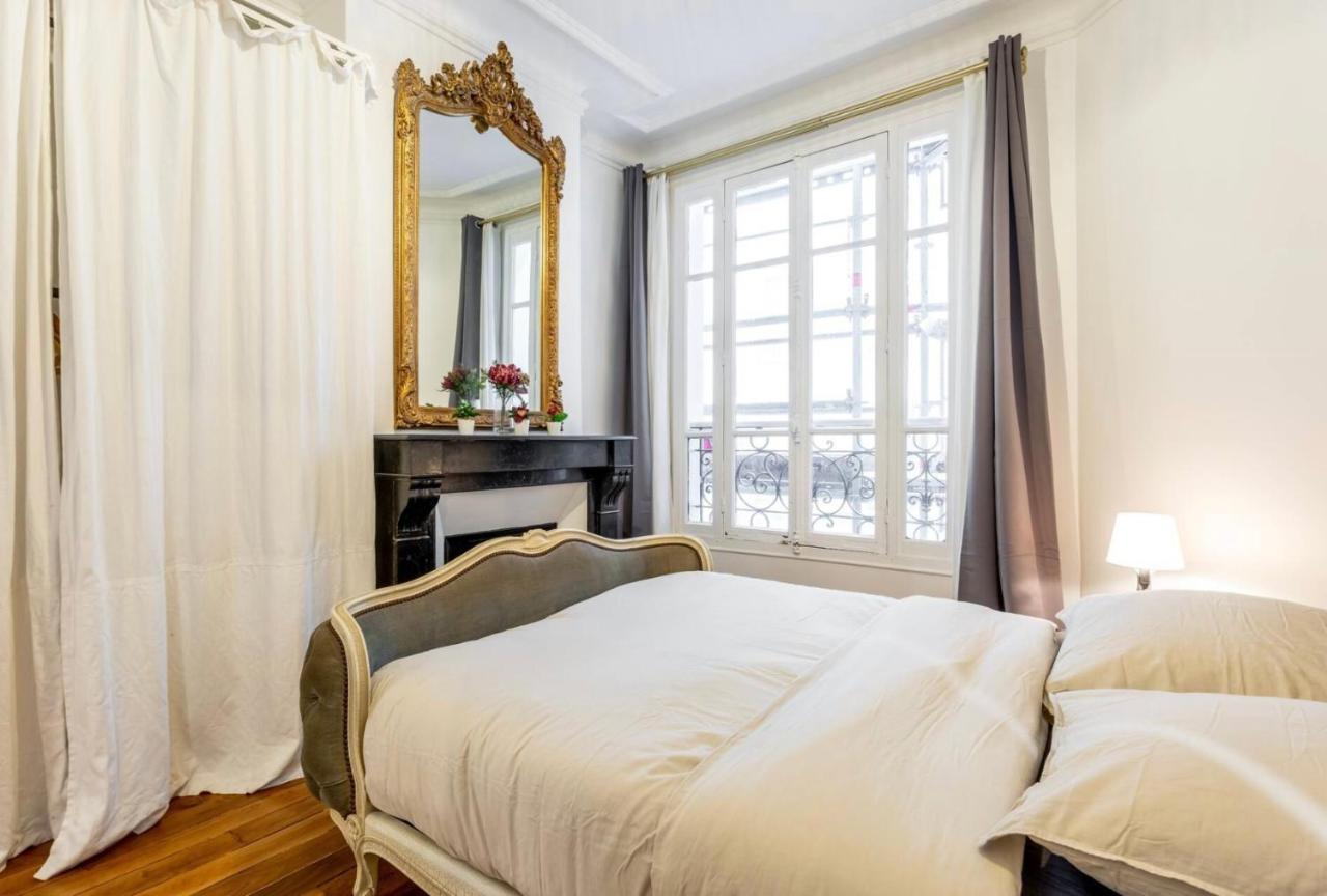 Abbesses - Superbe Avec Cheminees * Paris