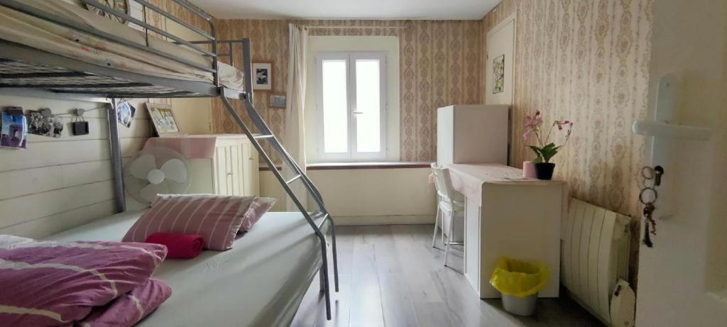 Fleur De Hostel *