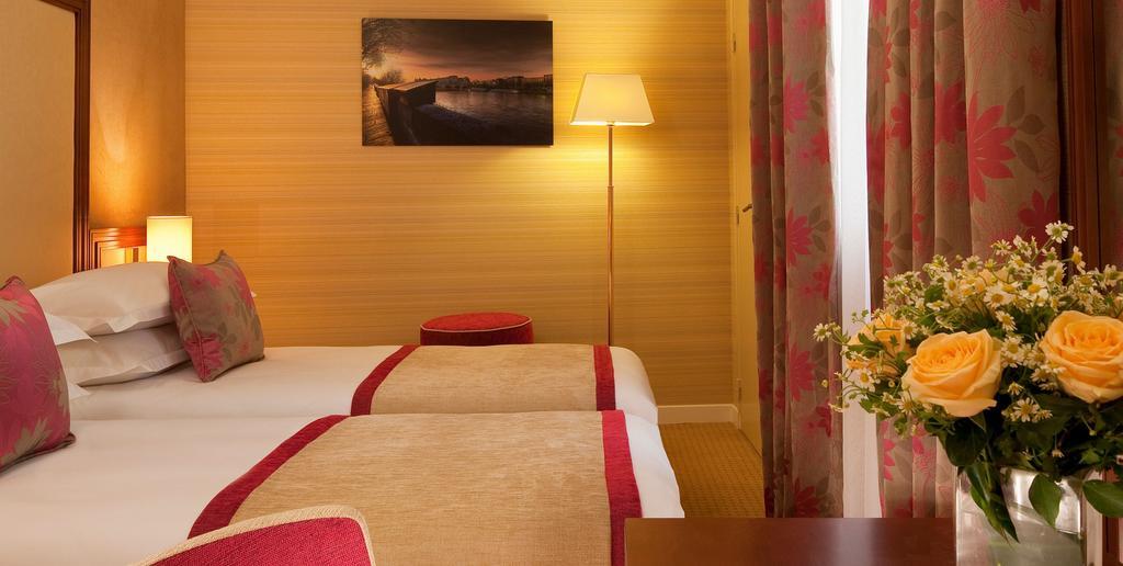 85 Saint Honore 3* Paris