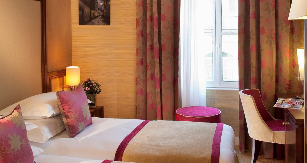 85 Saint Honore Paris