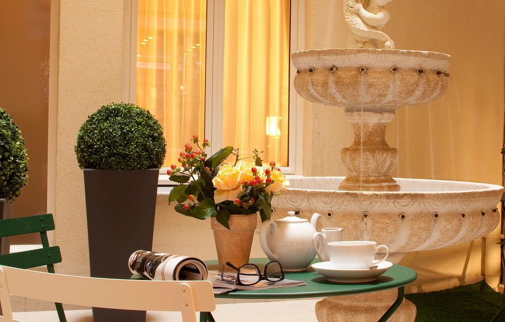 Hotel 85 Saint Honore Paris