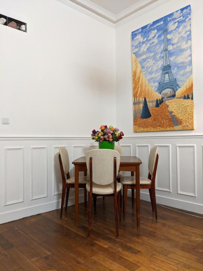 Private Acces To The Flat. Charming Parisian. Gasthof *