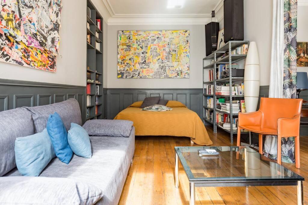 Apartment Spacious And Bright 2 Bedroom Apartment, Typically Parisian, Montmartre-opera, Paris