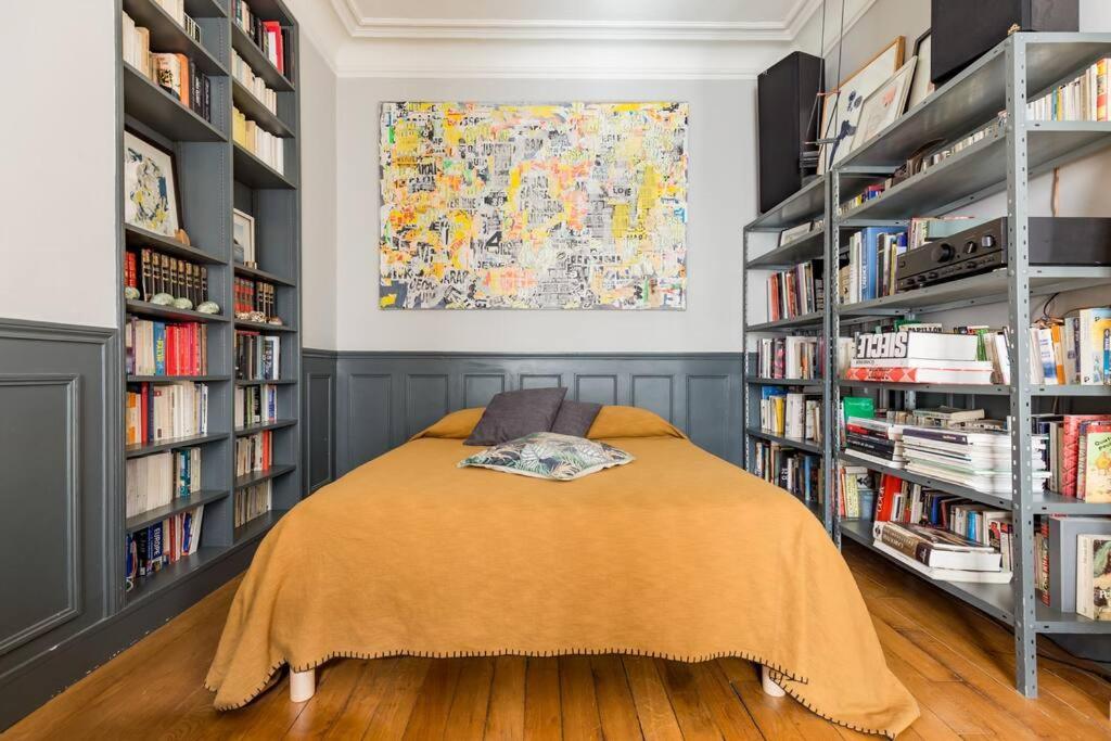 Spacious And Bright 2 Bedroom Apartment, Typically Parisian, Montmartre-opera, Paris