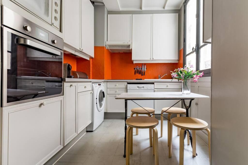 Apartment Spacious And Bright 2 Bedroom Apartment, Typically Parisian, Montmartre-opera, Paris