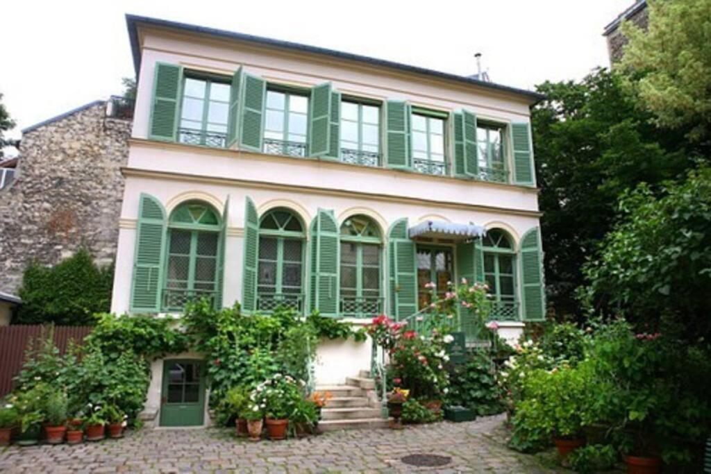 Spacious And Bright 2 Bedroom Apartment, Typically Parisian, Montmartre-opera, Paris