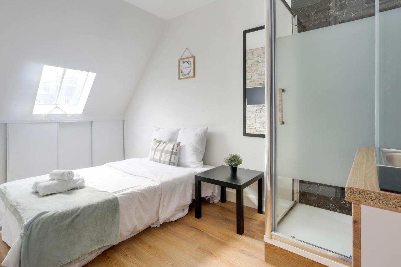 Delightful Studio With Eiffet Tower View Close To Champs Elysee Avenue & Alma Bridge
