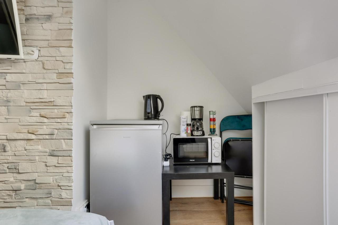 Delightful Studio With Eiffet Tower View Close To Champs Elysee Avenue & Alma Bridge * Paris